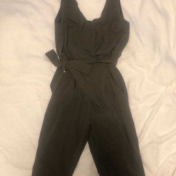 Olive green jumpsuit with pockets - Picture 1 of 6